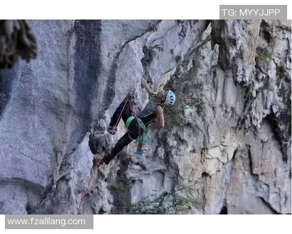 西安攀岩队区域防守策略解析与攀岩热点探讨