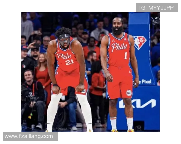 伦纳德与足球明星亲密互动视频曝光引发球迷热议 伦纳德与足球明星亲密互动视频曝光引发球迷热议
